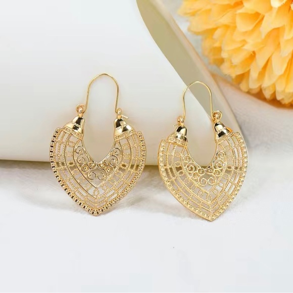 Fashion Jewelry Jewelry - 🆕❗️ ❗️Women's  Golden Peach-shaped Hollow U-shaped Ear Hook Earrings